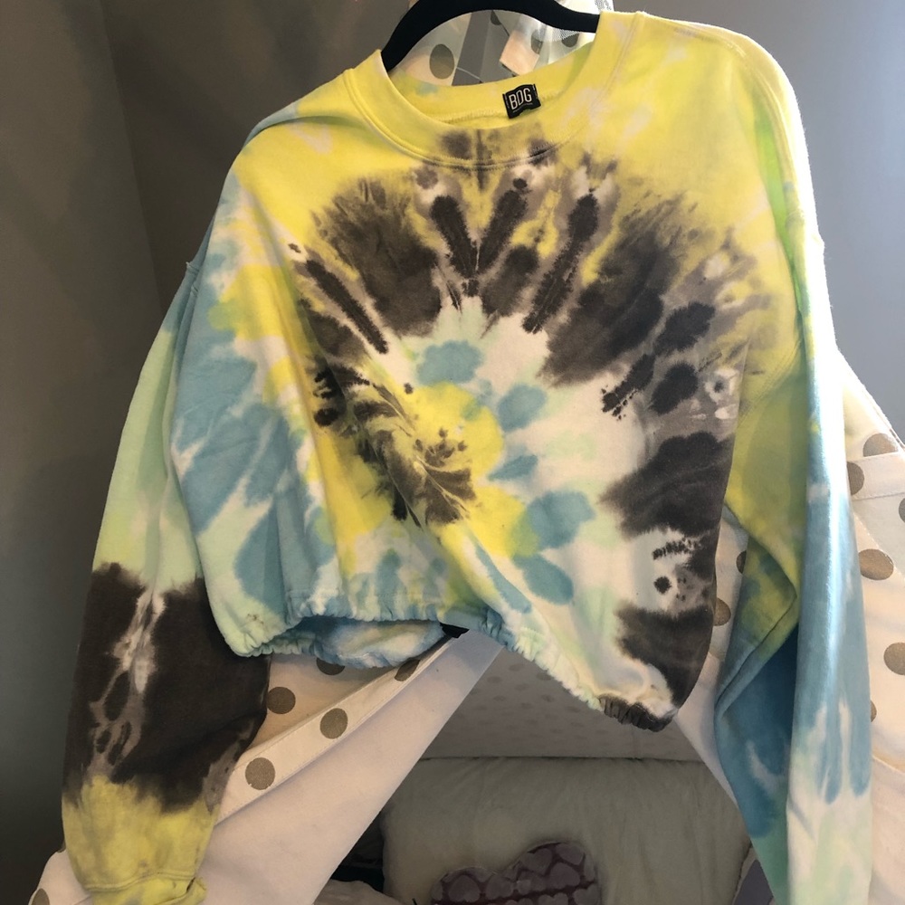 Urban cropped tyedie sweatshirt